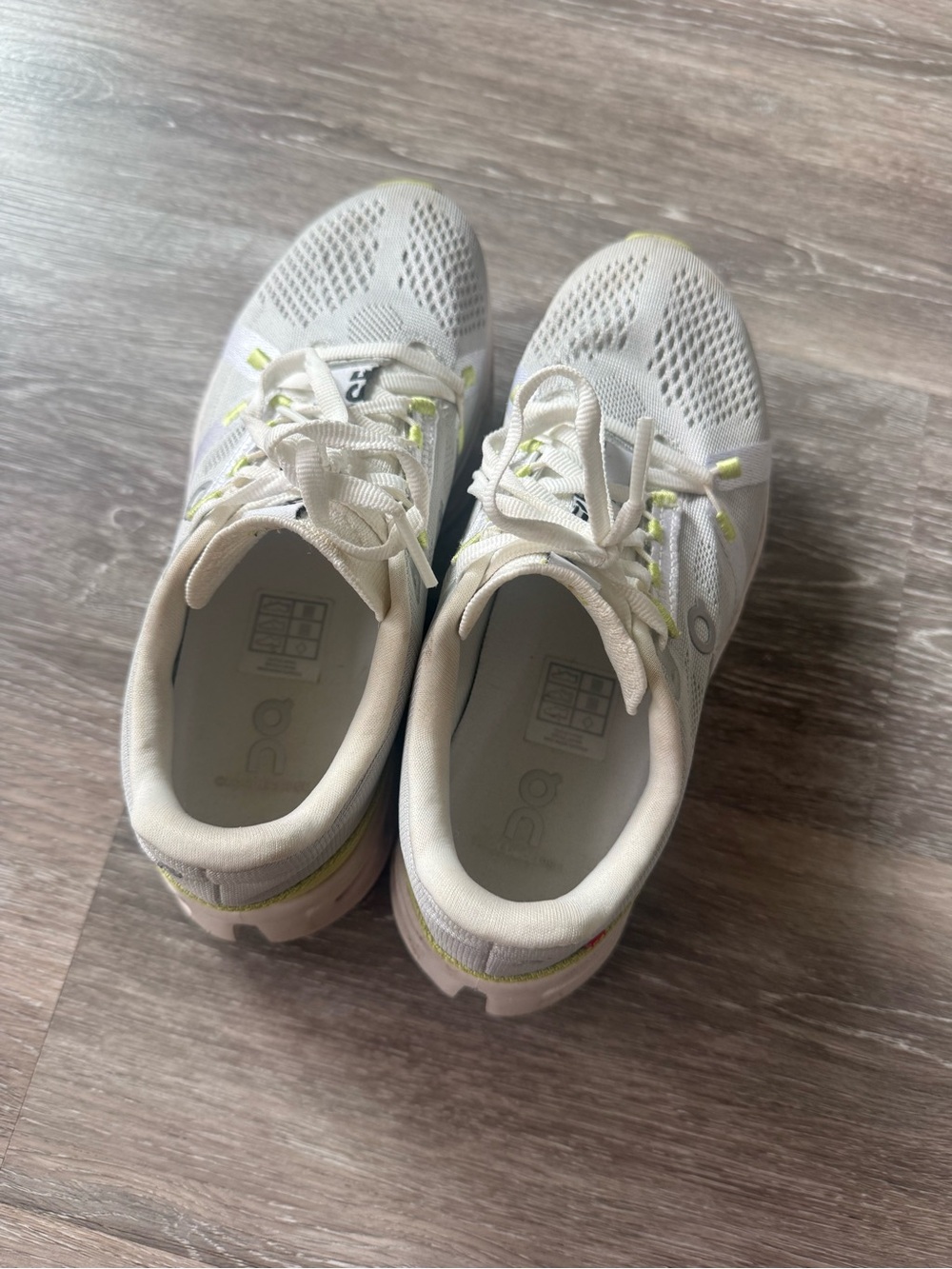 On Cloud eclipse Running Shoes in white/sand with Lime Accents - Picture 5 of 7